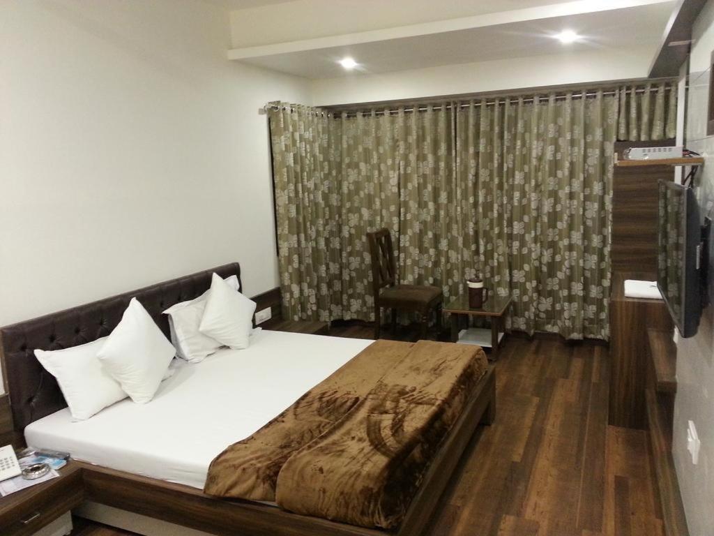 Hotel Oasis Bombay Extérieur photo